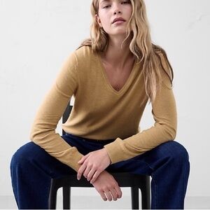 🤎 Banana Republic Forever Sweater V-Neck | Camel Tan | Size XS | NWT